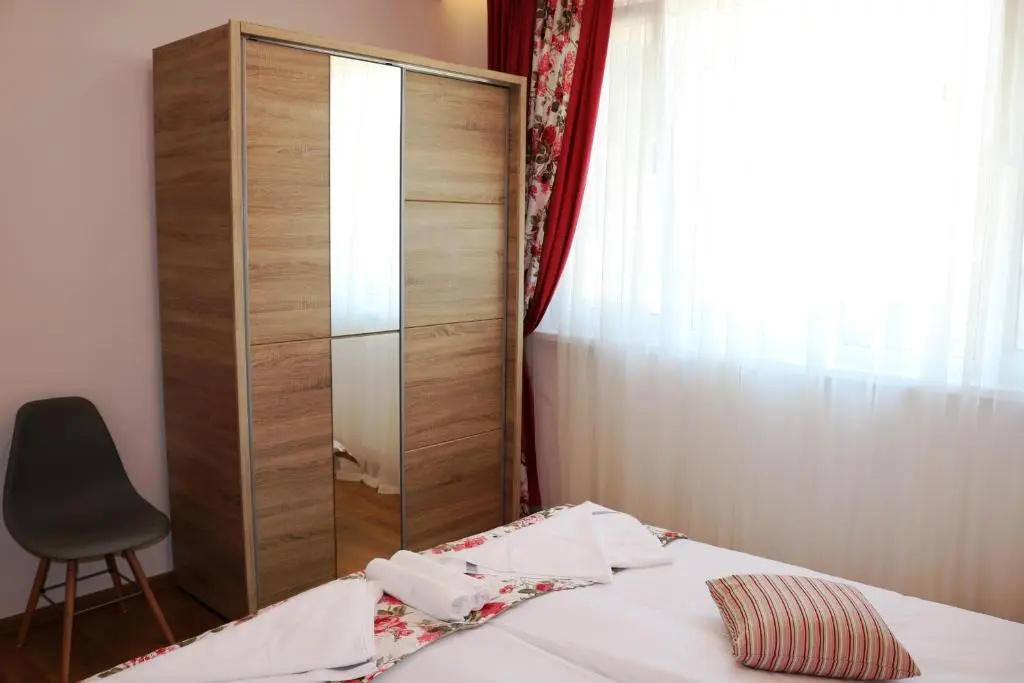 Sea Port CELEBRITY Apartment - Lets4Holiday