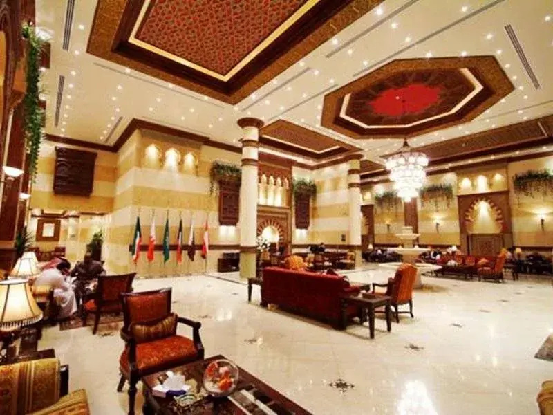 Royal Hotel & Suites