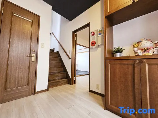 NOYA: 2-min walk to Namba, direct access to airport, private house for up to 16 people