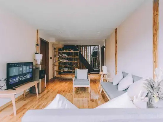 Xijiang Qingye Park Su View Homestay