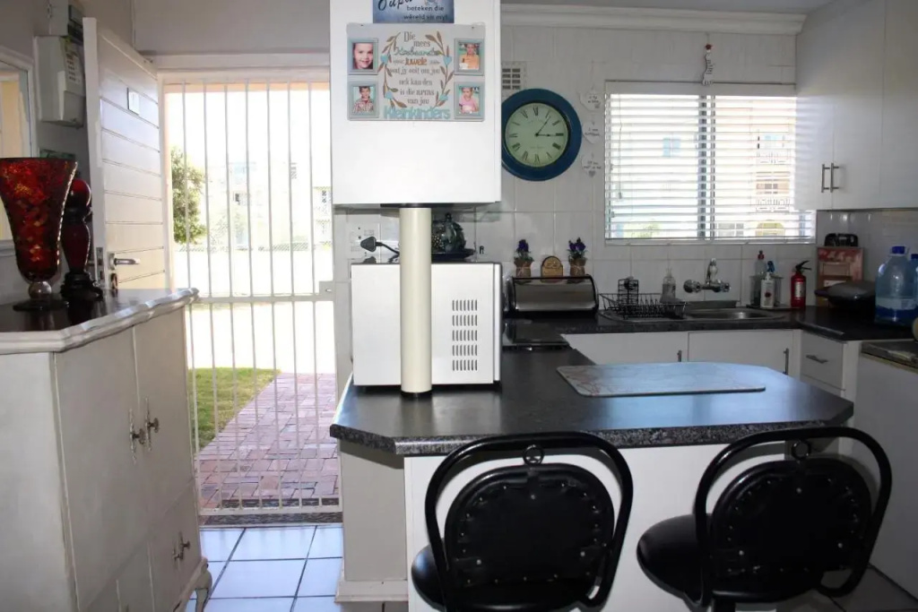 142 hermanus beach club