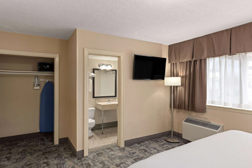 Travelodge by Wyndham Thunder Bay ON