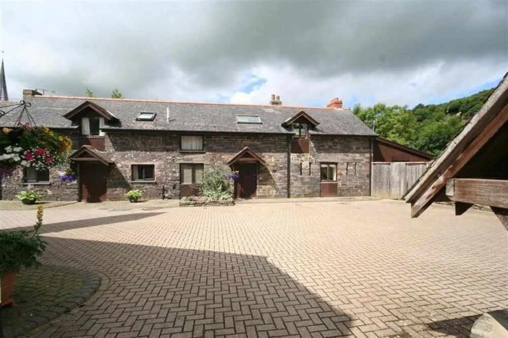 Converted Barn Outside Center of Swimbridge near Beach