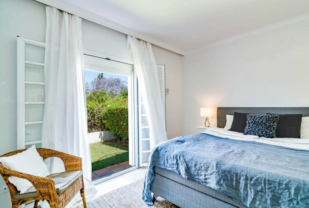 AP165 - Aloha Pueblo, Marbella by roomservices