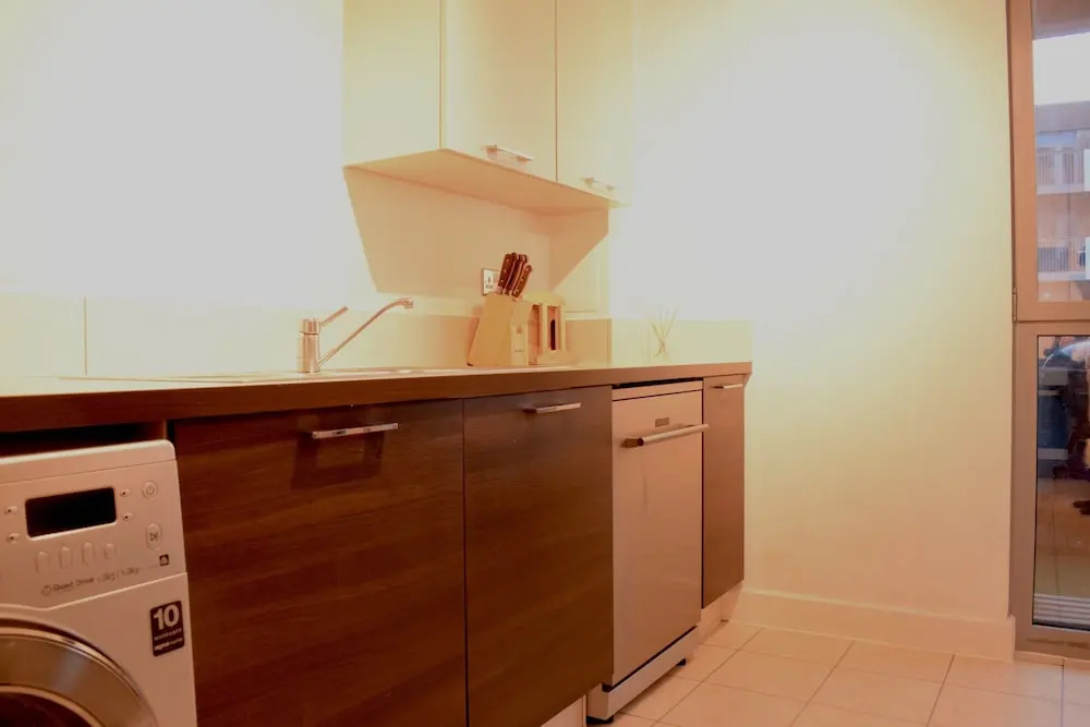 Modern 3 Bedroom Apartment Near City Airport