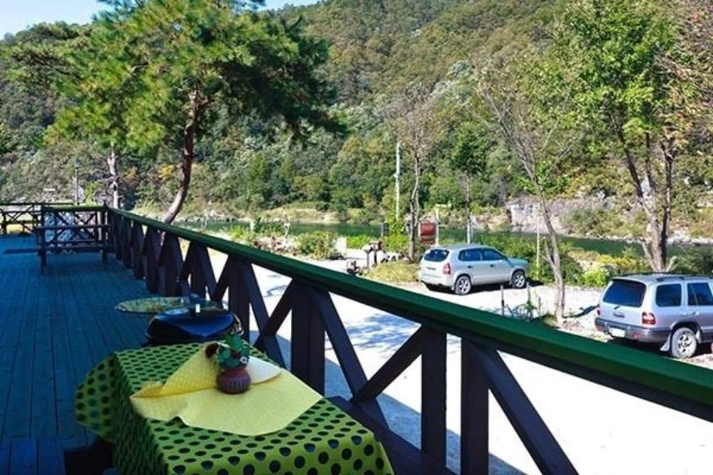 Hongcheon Gogh and Sunflower Pension