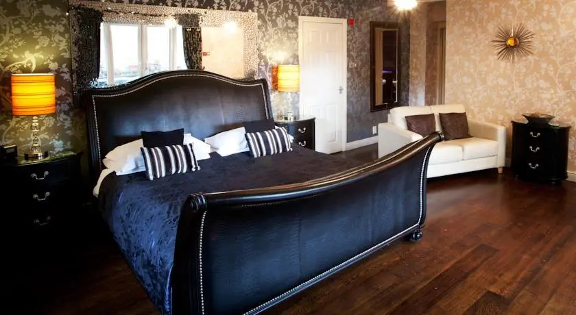 The Howbeck & The Retreat Central location, incl off-site Health Club and parking EV point available, GREAT DEALS ON
