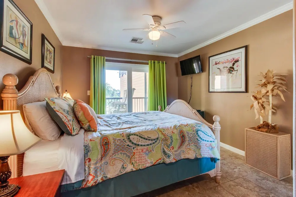 Maravilla Condos - Anchors Away