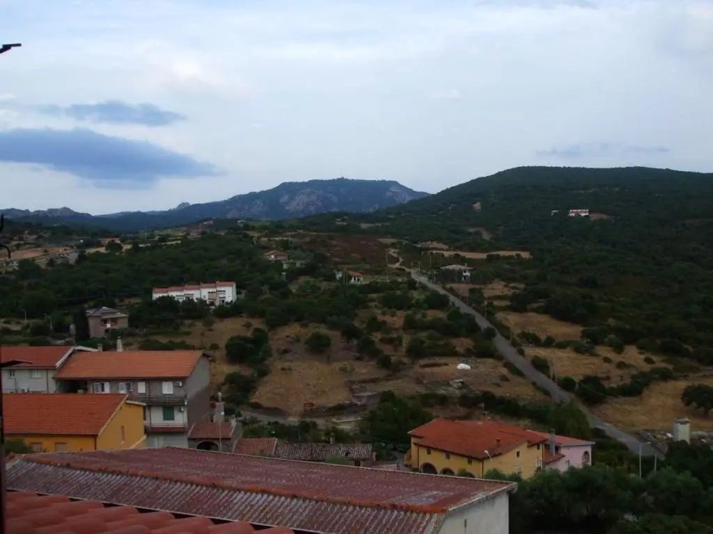 2 bedrooms appartement with balcony and wifi at Nughedu Santa Vittoria