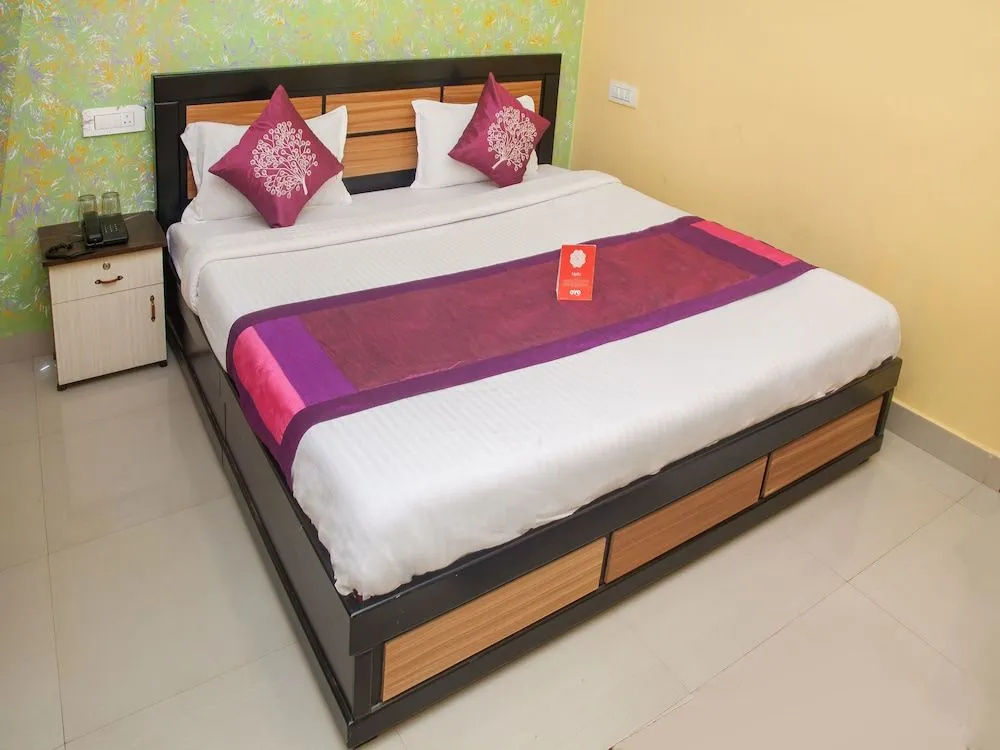 OYO 10673 Time Palace Residency