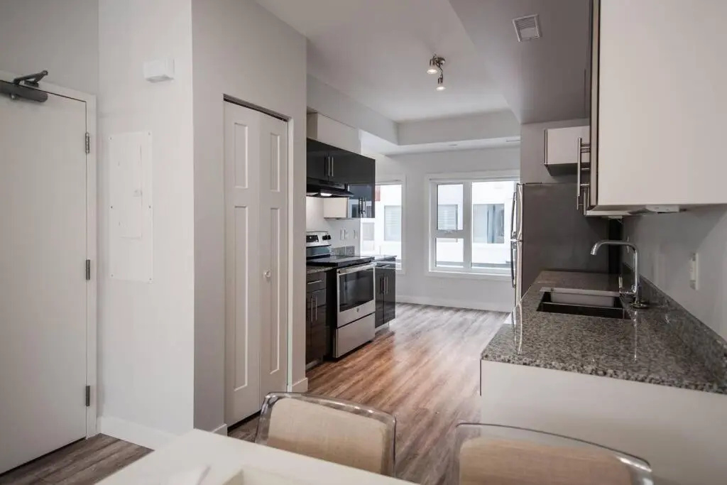 Upscale 2 bedroom Townhouse near Univ of Manitoba