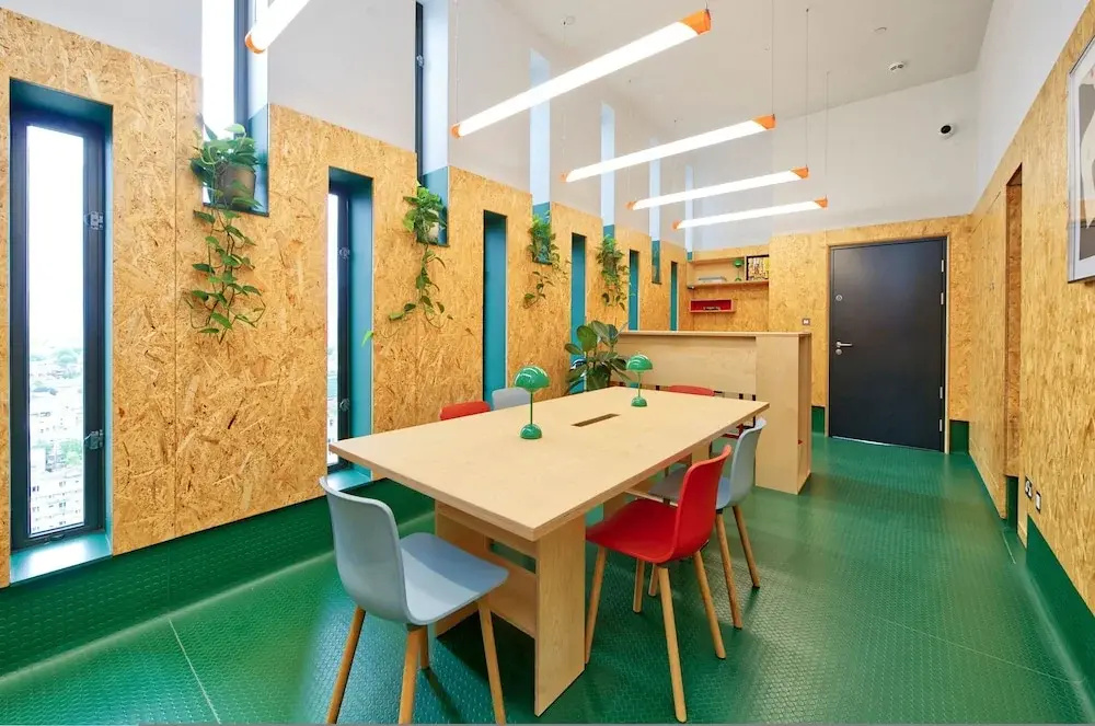 Elegant Two-bedroom Apartment in Vibrant Poplar