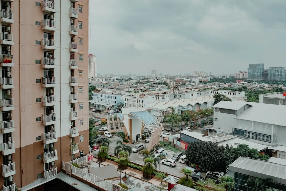 Homey and Compact 2BR Pluit Sea View Apartment