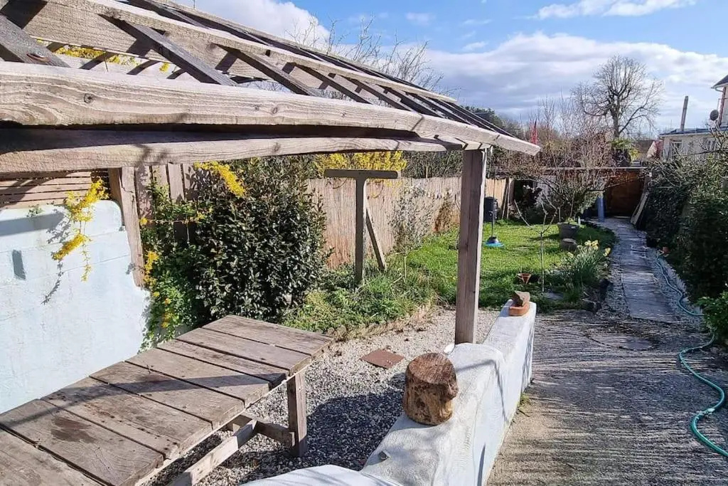 Eco renovation for 8 people near the beach