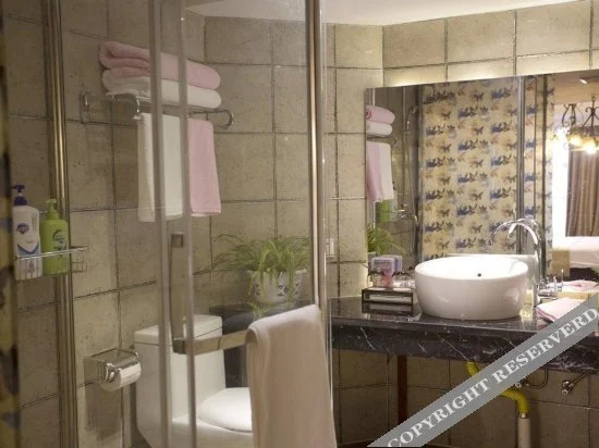 Aiwei Theme Hotel