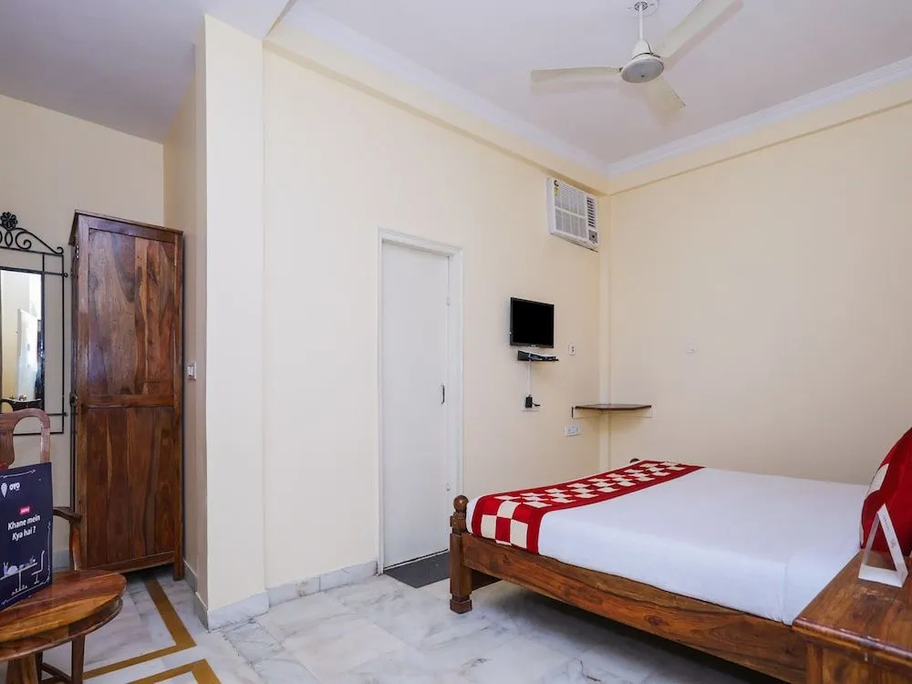 OYO 22047 Hotel JAL MAHAL