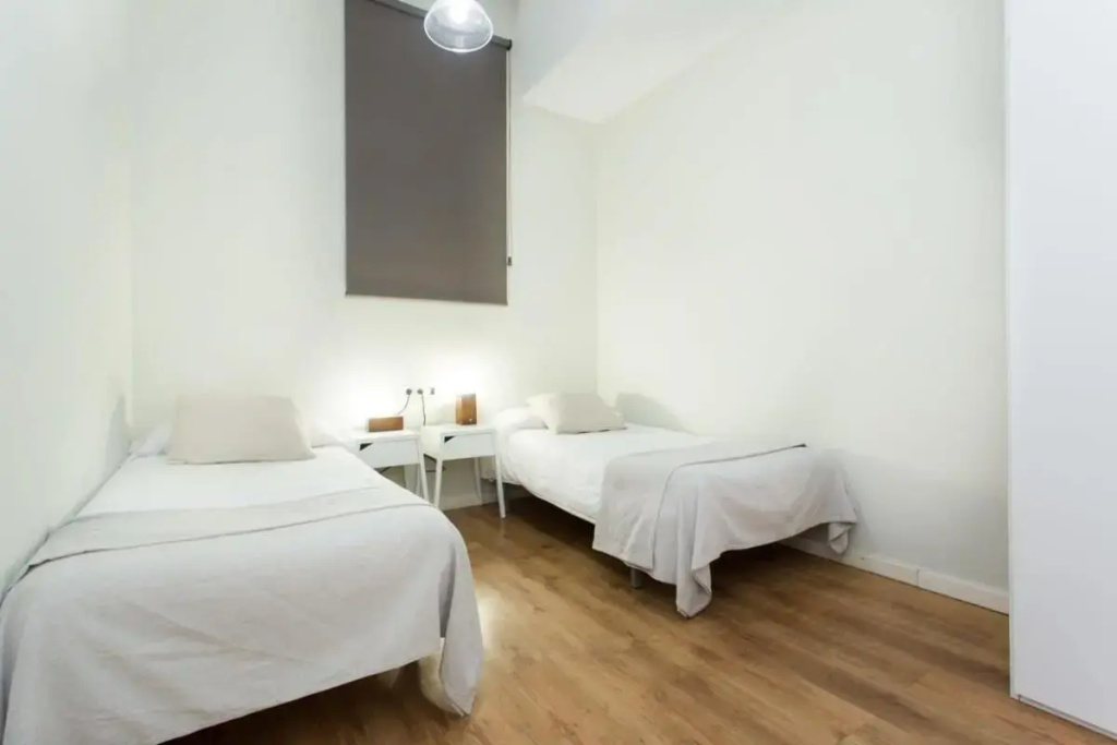 Bright and modern 4bedroom with terrace in Las Ramblas P1