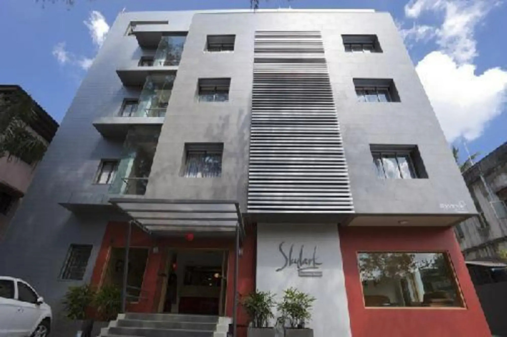 Skylark Business Hotel