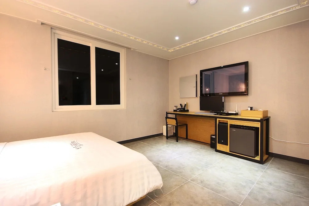 Muan Namak Oneul Hotel