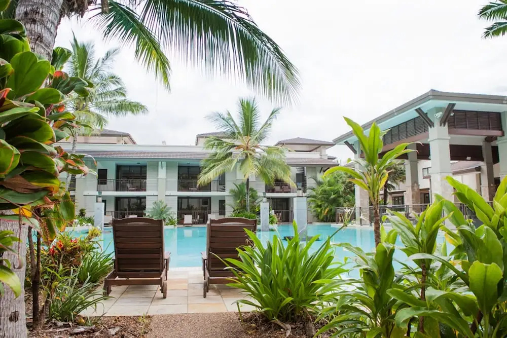 131 Luxury Swimout
