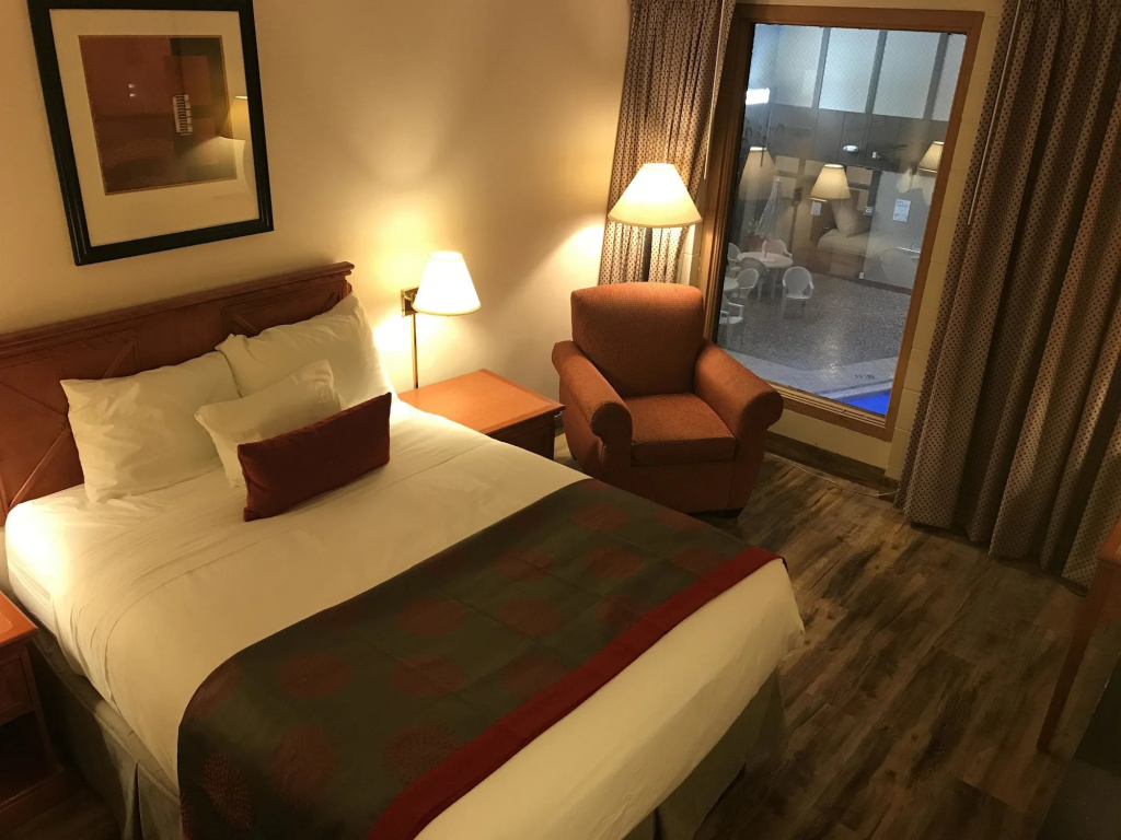 Ramada by Wyndham Albert Lea
