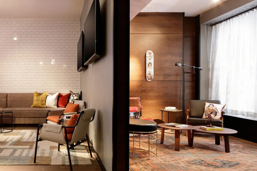 Moxy Richmond Downtown