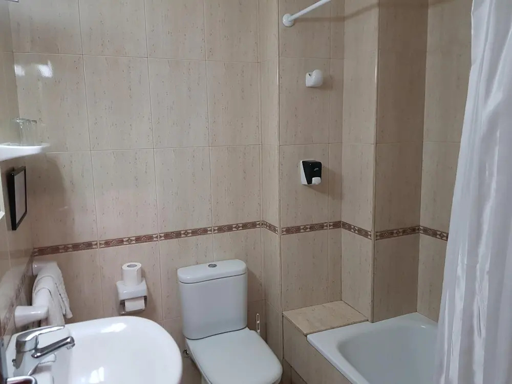 Hostal Mary - ADULTS ONLY 18 AND UP