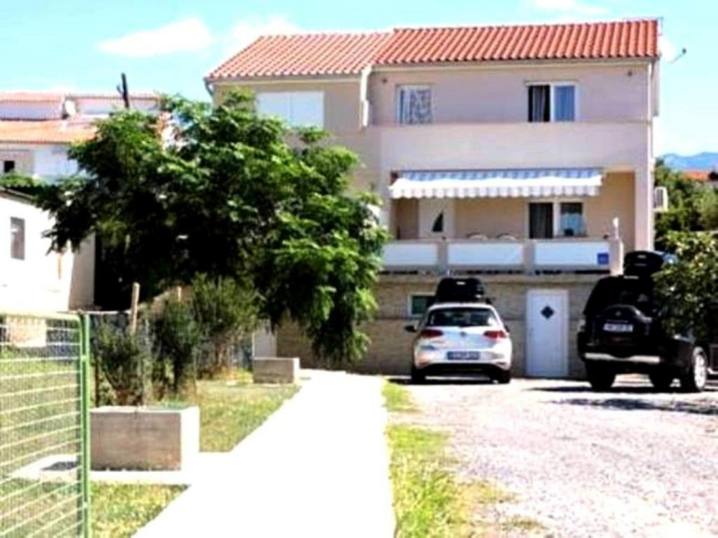 Holiday house Pet - 20m from the sea: Barbat, Island Rab