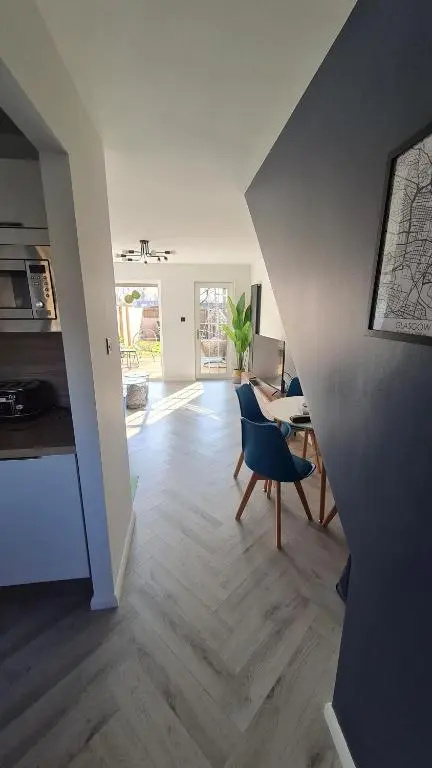 Beautiful 2bed house with garden, walking distance to town - FREE parking