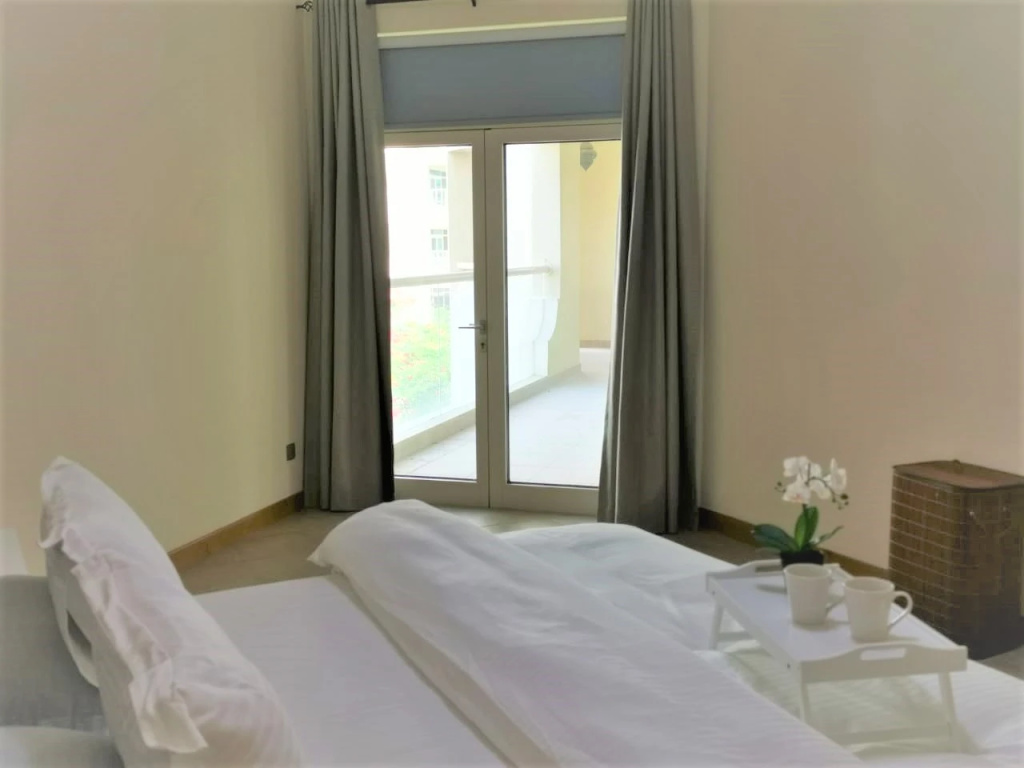 Luxury Stay at the Palm Shoreline Dubai