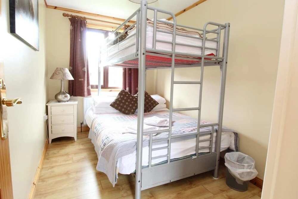 Stunning 4 Bedlog Cabin in Kerrykeel - Sleeps 10