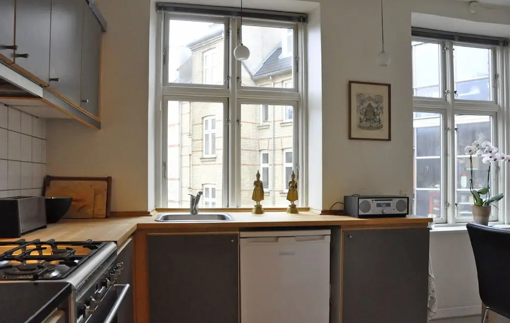 1 Bedroom Apartment near Tivoli 484 - 1