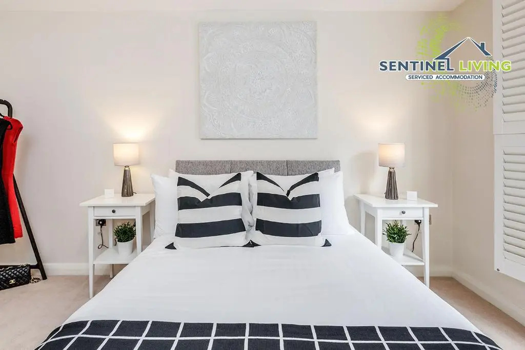Sentinel Living Serviced Accommodation, Windsor, 2 Bedroom Apartment with Free Parking and WiFi