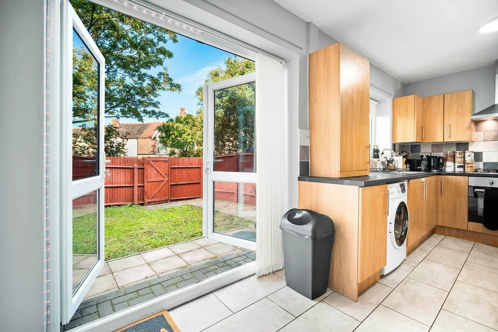 Hotel Comforts & Home Conveniences -sleeps 8