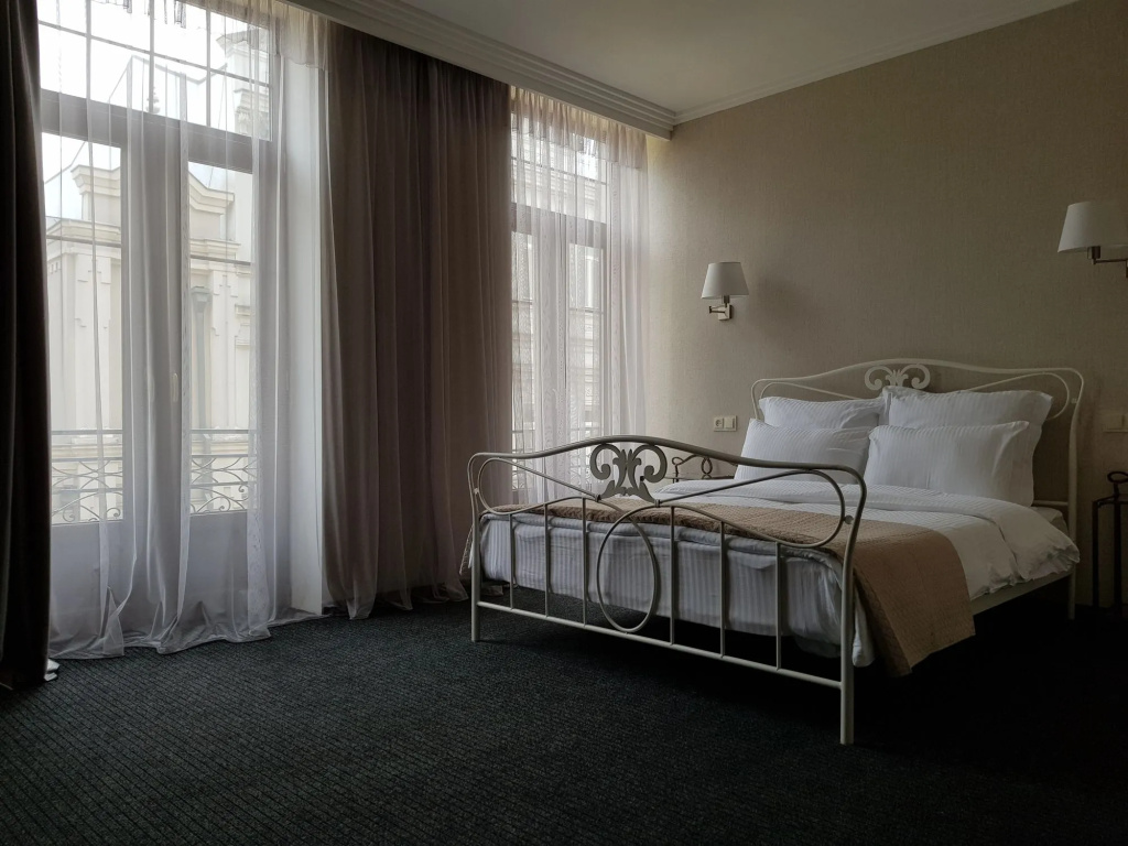 Redline Hotel