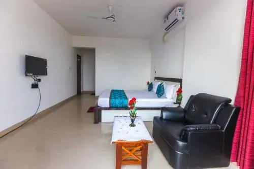 Aristo Serviced Apartment near Kokilaben Dhirubai Ambani Hospital for Family Only