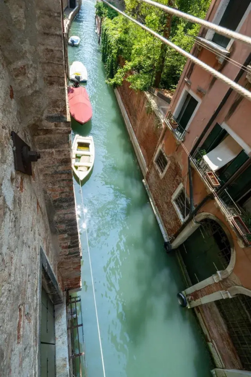 Venice Grand Canal Style Apt 2 by Wonderful Italy
