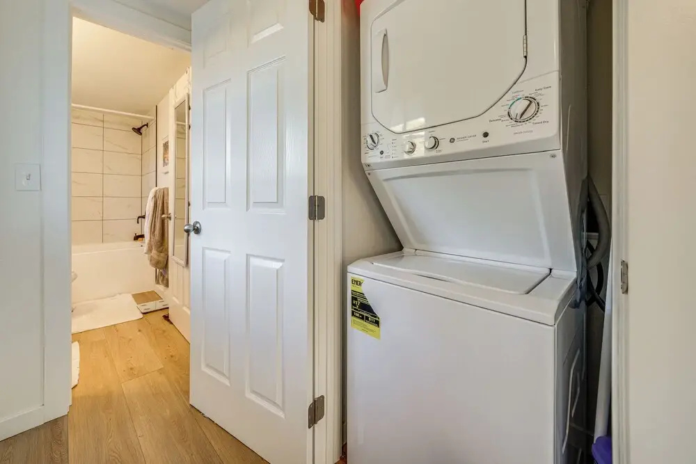 8 Mi to Downtown Seattle: Charming Home w/ Patio