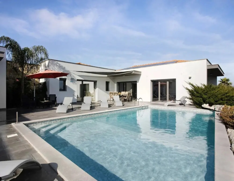 Spacious Villa in Salir de Mato With Private Pool, Terrace
