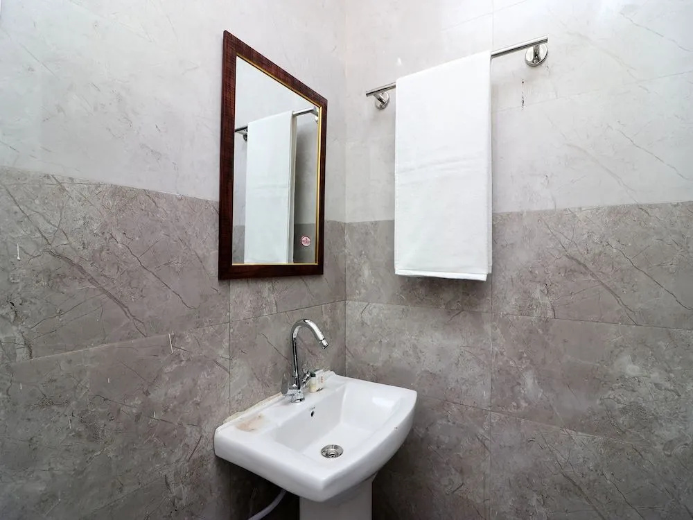 OYO 22605 Hotel Redstone