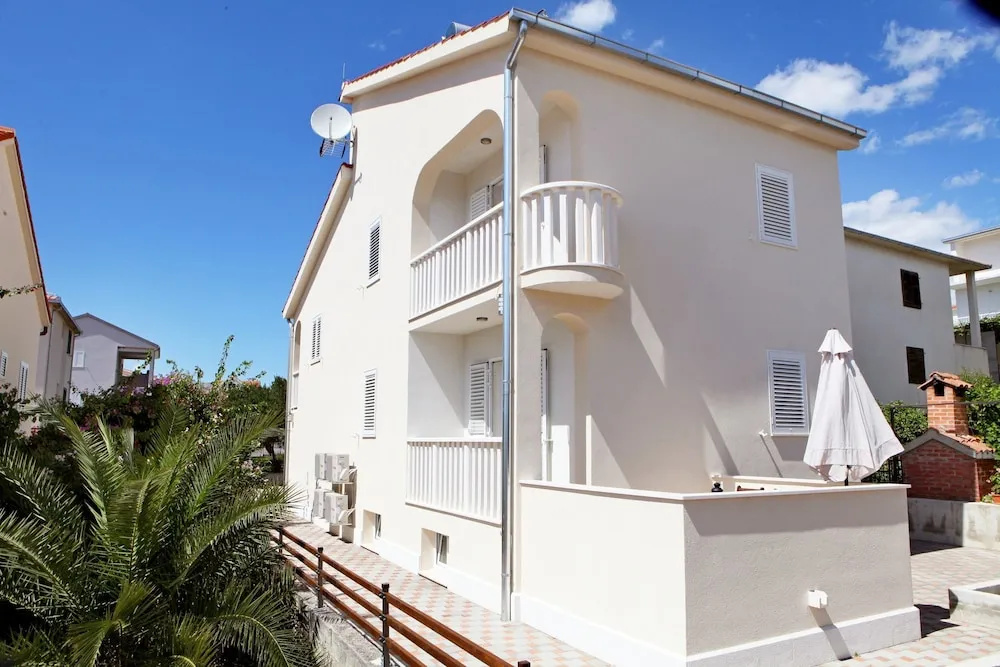 Apartments and Room Maestral