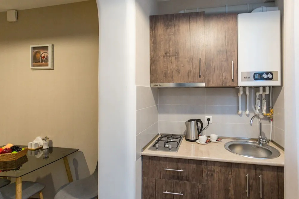 Falcon Apartments - 300 Aragveli
