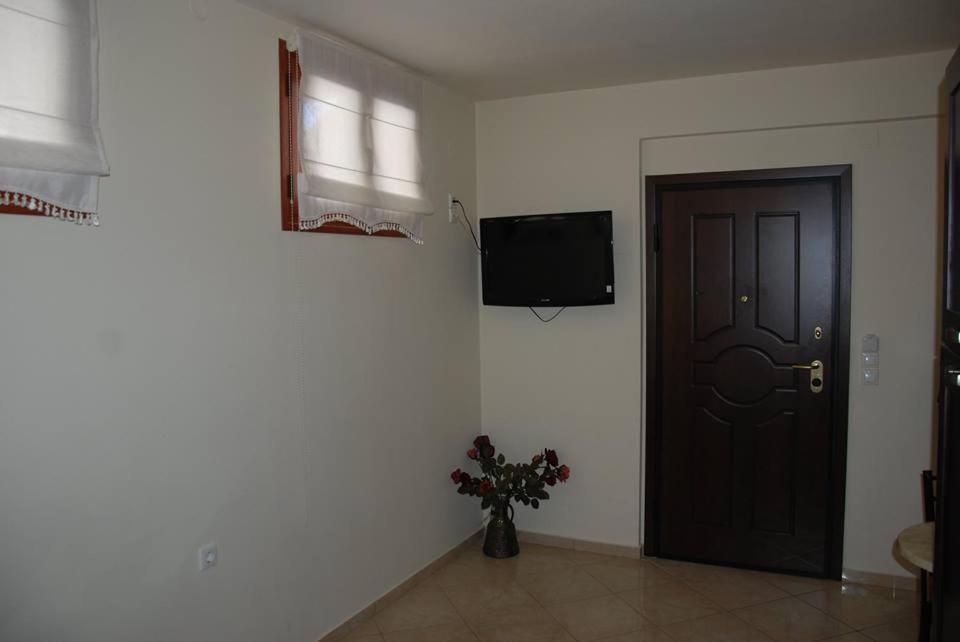 Nikos Apartments