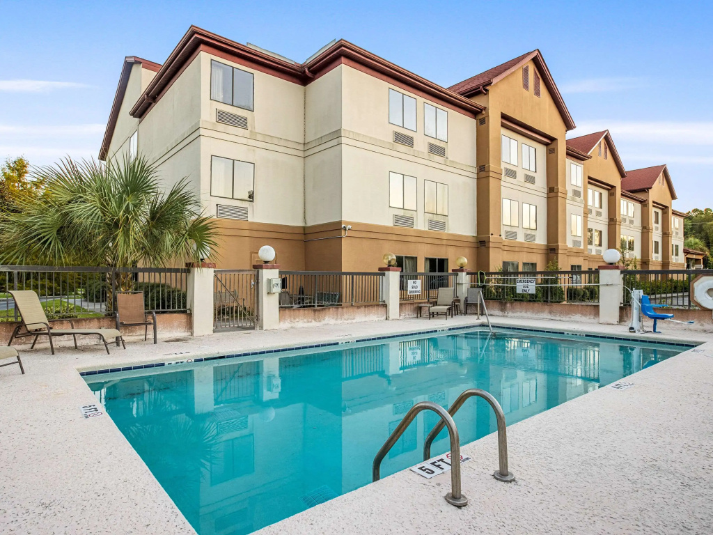 Clarion Pointe Savannah Gateway I-95