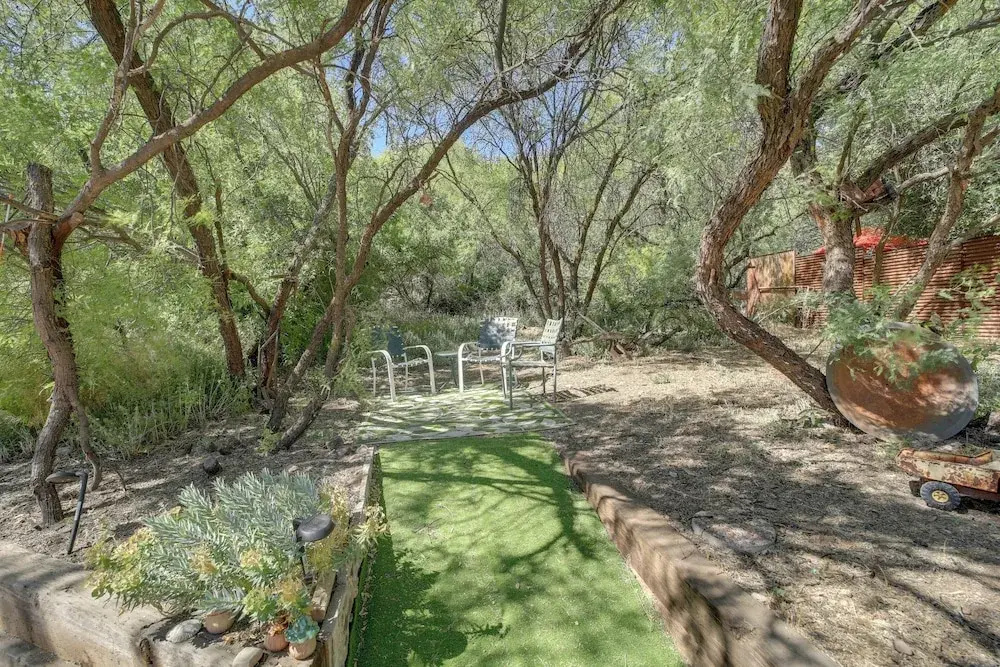 Old Town Cottonwood Cottage w/ Yard, Pets Welcome