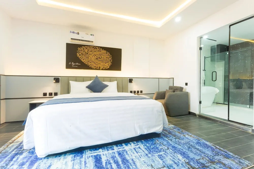 De Signature Tower Hotel & Suites