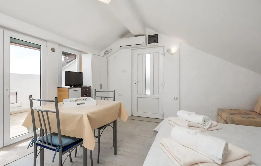 Beautiful Apartment in Senj With Wifi