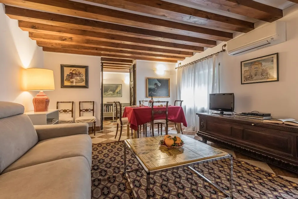 Ca' Carmini with Private Garden