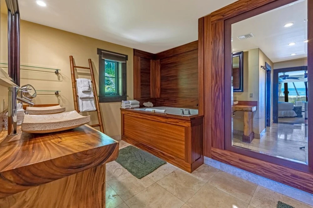 K B M Resorts- Hale-1470 Presidential 3bd, 3ba Beach-front Estate, A/c, Private Yard!
