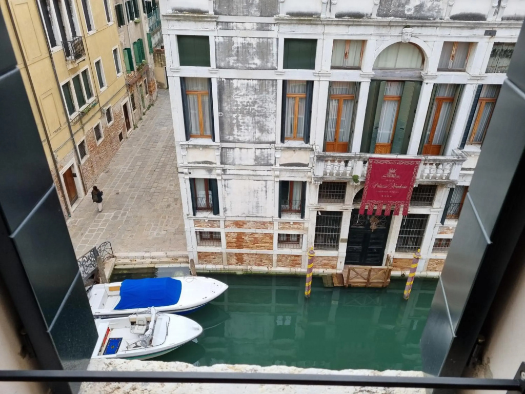 Ca' Cappello Venice Apartment 2 with Canal View